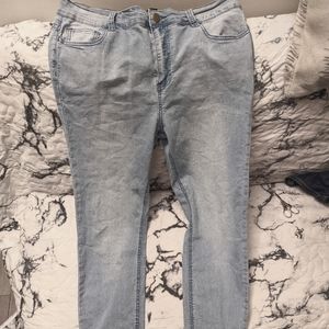 Forever 21 Light wash skinny jeans size 14